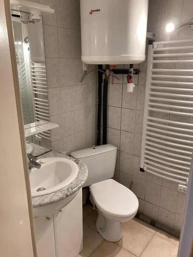 Appartement 2 Pieces Pieds Des Pistes Terrasse Face A La Montagne بيرنيكس