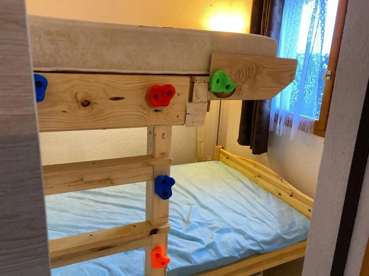 Appartement 2 Pieces Pieds Des Pistes Terrasse Face A La Montagne بيرنيكس فرنسا